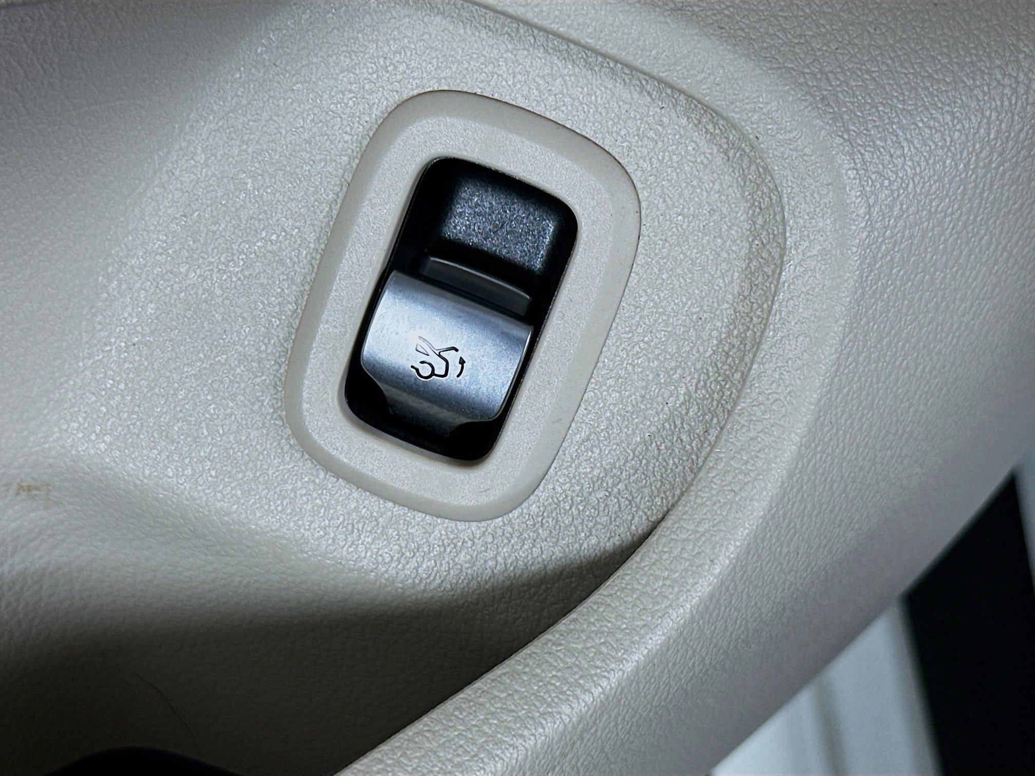 Used 2024 Mercedes-Benz CLE 300 4MATIC Cabriolet image 29