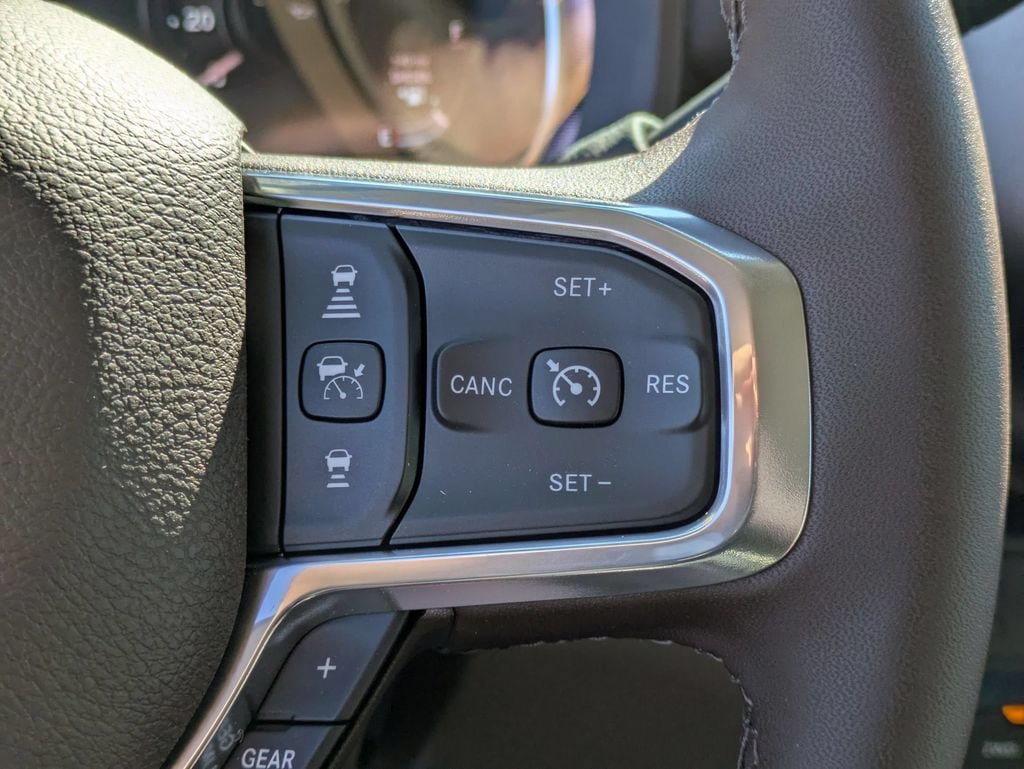 New 2026 RAM 2500 Laramie AWD/4WD image 17