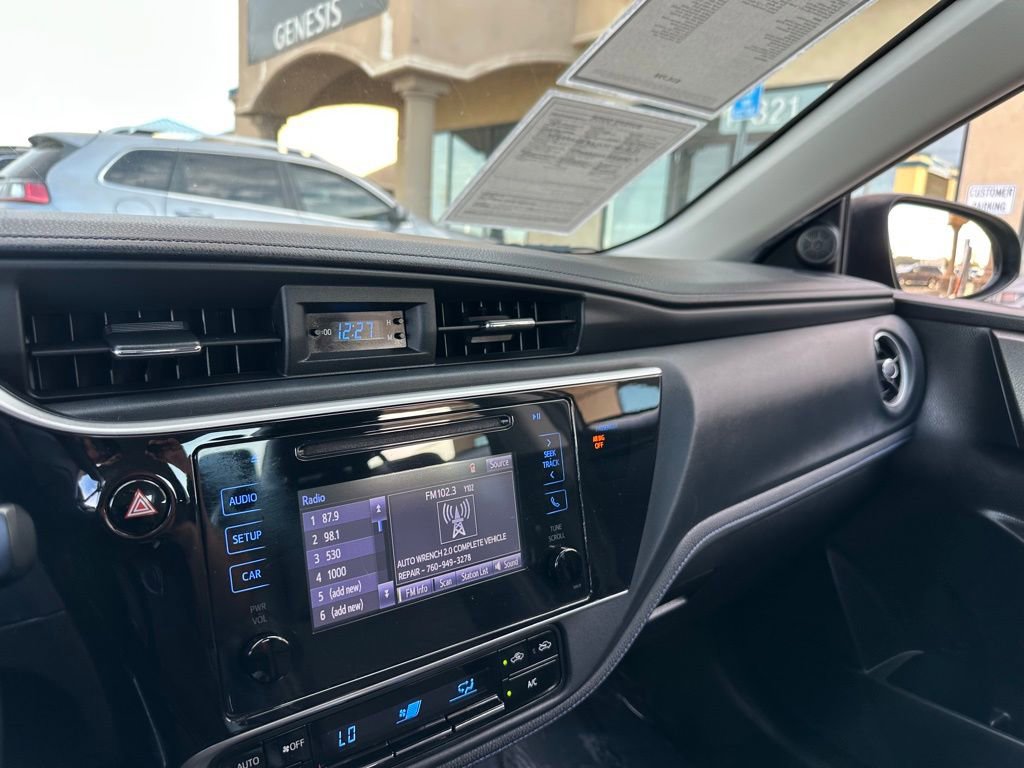 Used 2019 Toyota Corolla SE FWD image 18