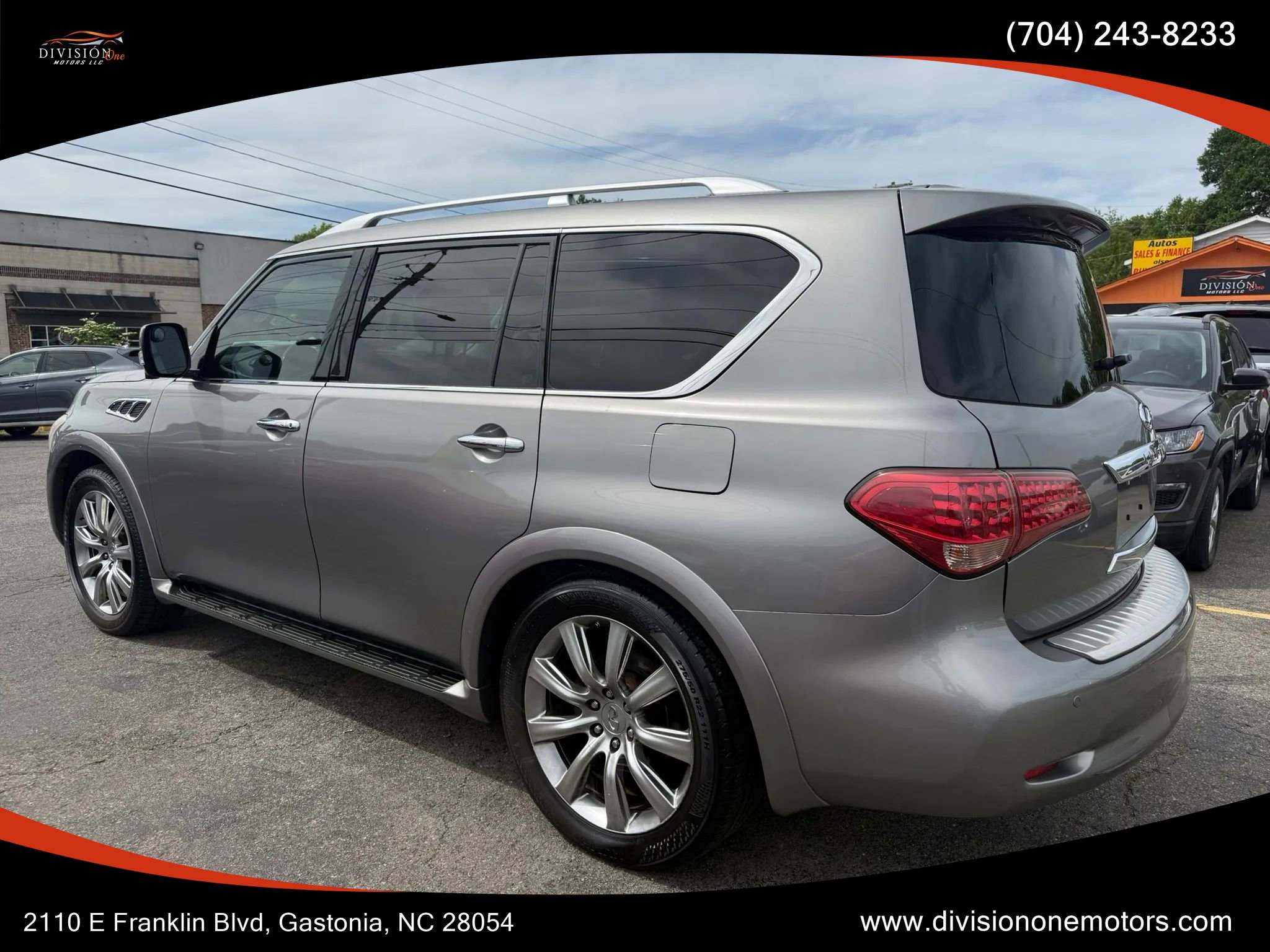 Used 2012 INFINITI QX56 4WD w/ Deluxe Touring Pkg image 5
