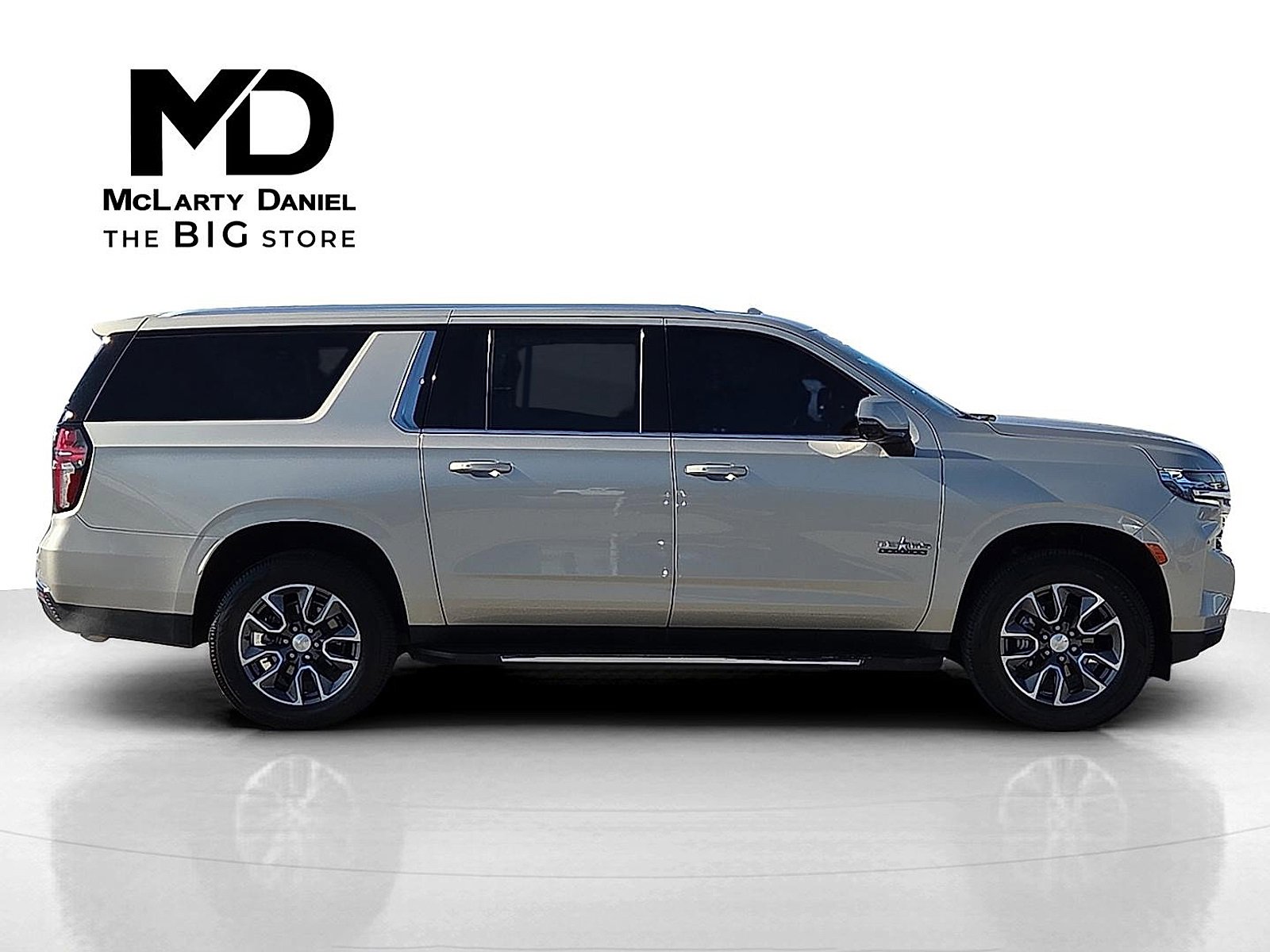 Used 2021 Chevrolet Suburban LT w/ LT Signature Package image 6