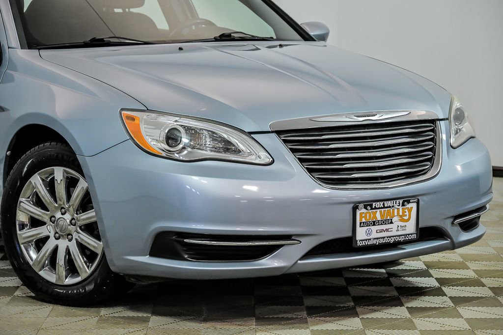 Used 2013 Chrysler 200 Touring FWD image 2