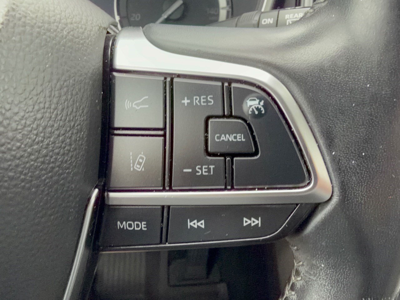 Used 2021 Toyota Highlander XLE AWD/4WD image 19