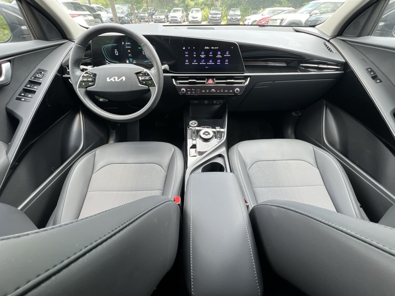 Used 2025 Kia Niro EX w/ EX Cold Weather Package FWD image 32