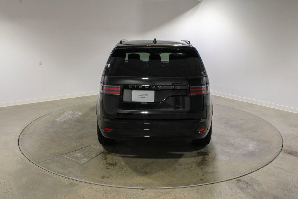 New 2026 Land Rover Discovery Dynamic SE image 4