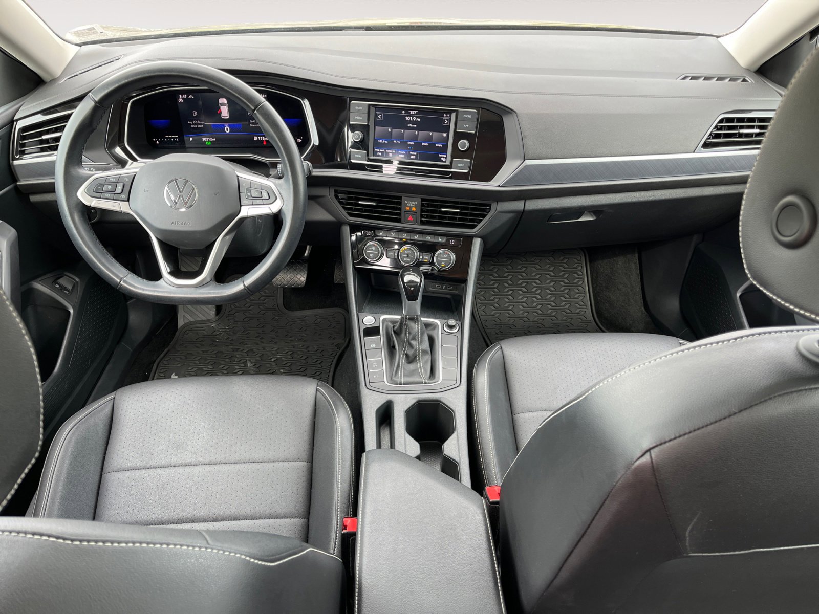 Used 2023 Volkswagen Jetta SE w/ Panoramic Sunroof Package FWD image 11