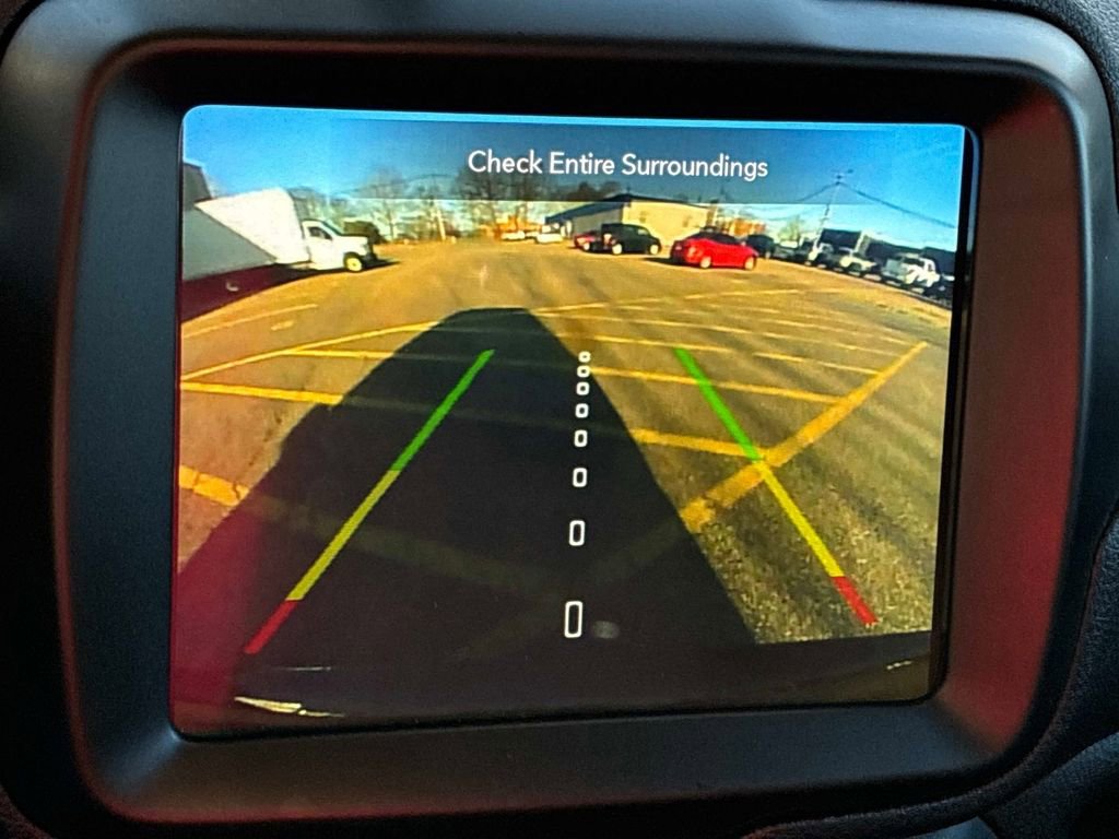 Certified 2023 Jeep Renegade Latitude w/ Premium Group AWD/4WD image 32