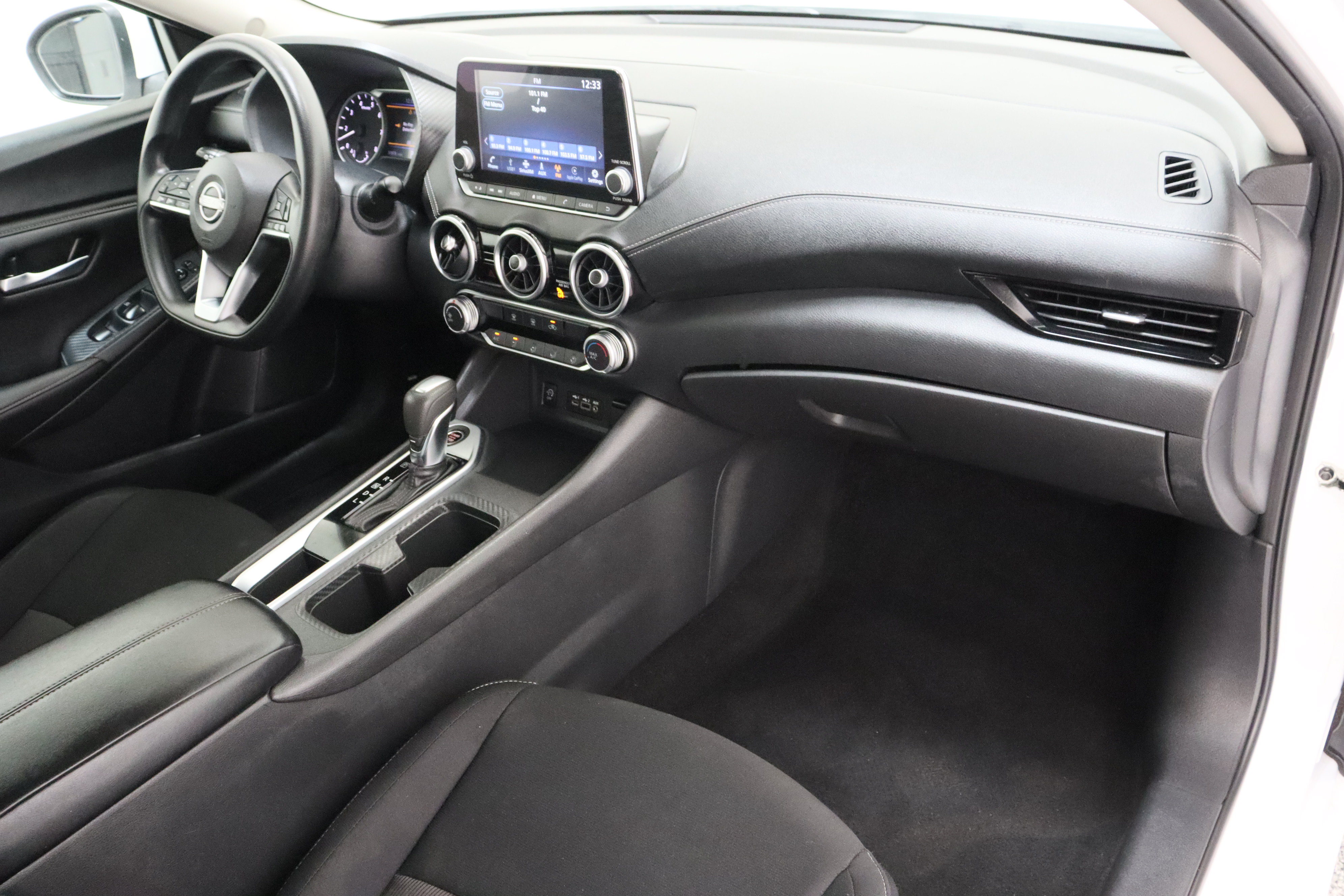 Used 2024 Nissan Sentra SV FWD image 34
