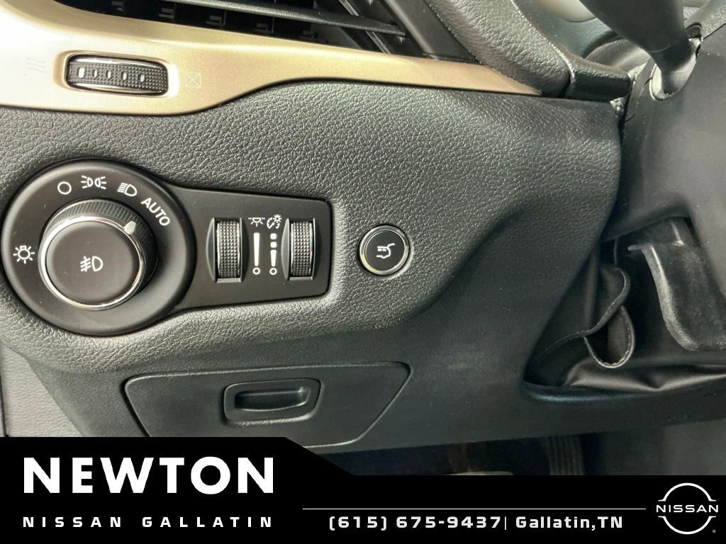 Used 2016 Jeep Cherokee Latitude w/ Comfort/Convenience Group FWD image 49