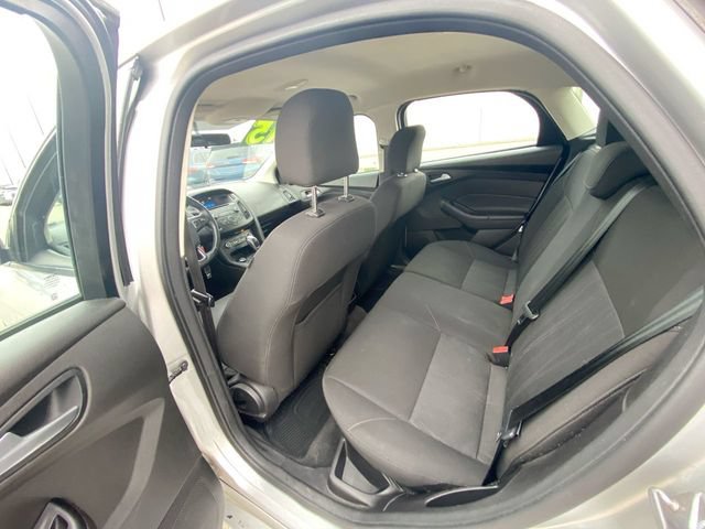 Used 2015 Ford Focus SE w/ SE Sport Package FWD image 29