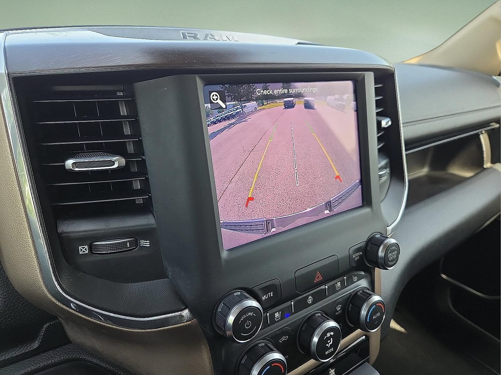 Used 2021 RAM 1500 Laramie AWD/4WD image 8