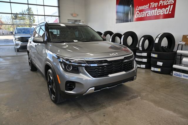 Used 2024 Kia Seltos EX AWD/4WD image 3