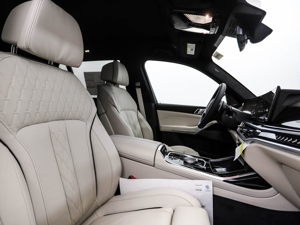 Used 2026 BMW X7 xDrive40i w/ M Sport Package image 32
