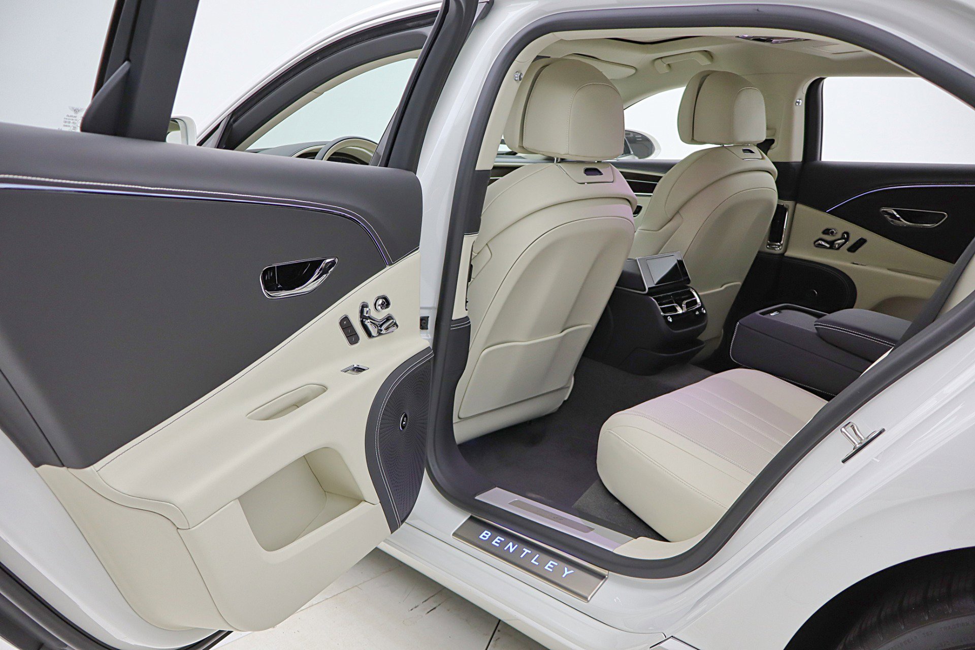 Used 2024 Bentley Flying Spur S V8 image 53