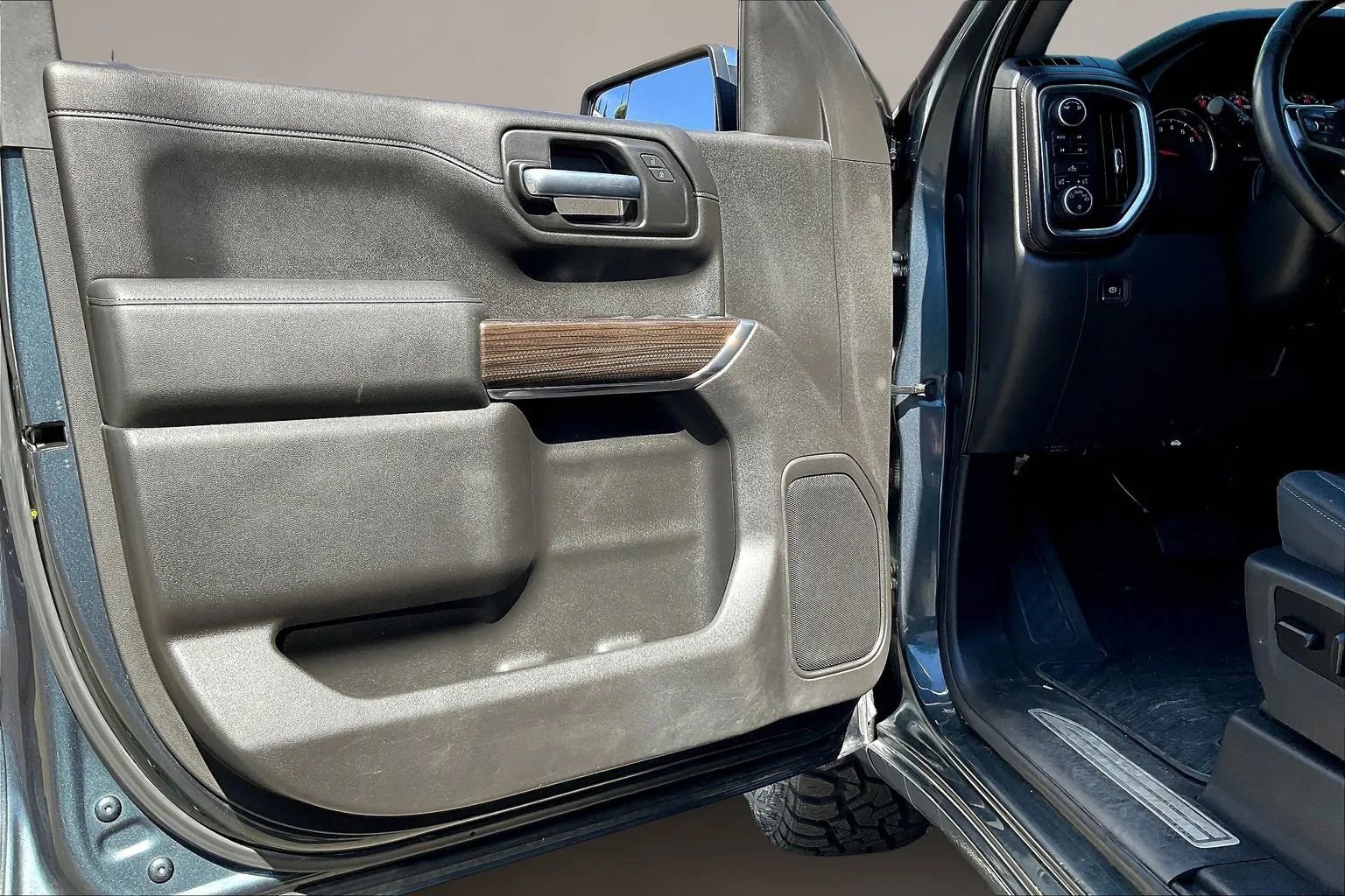 Used 2019 Chevrolet Silverado 1500 LT w/ All-Star Edition image 59