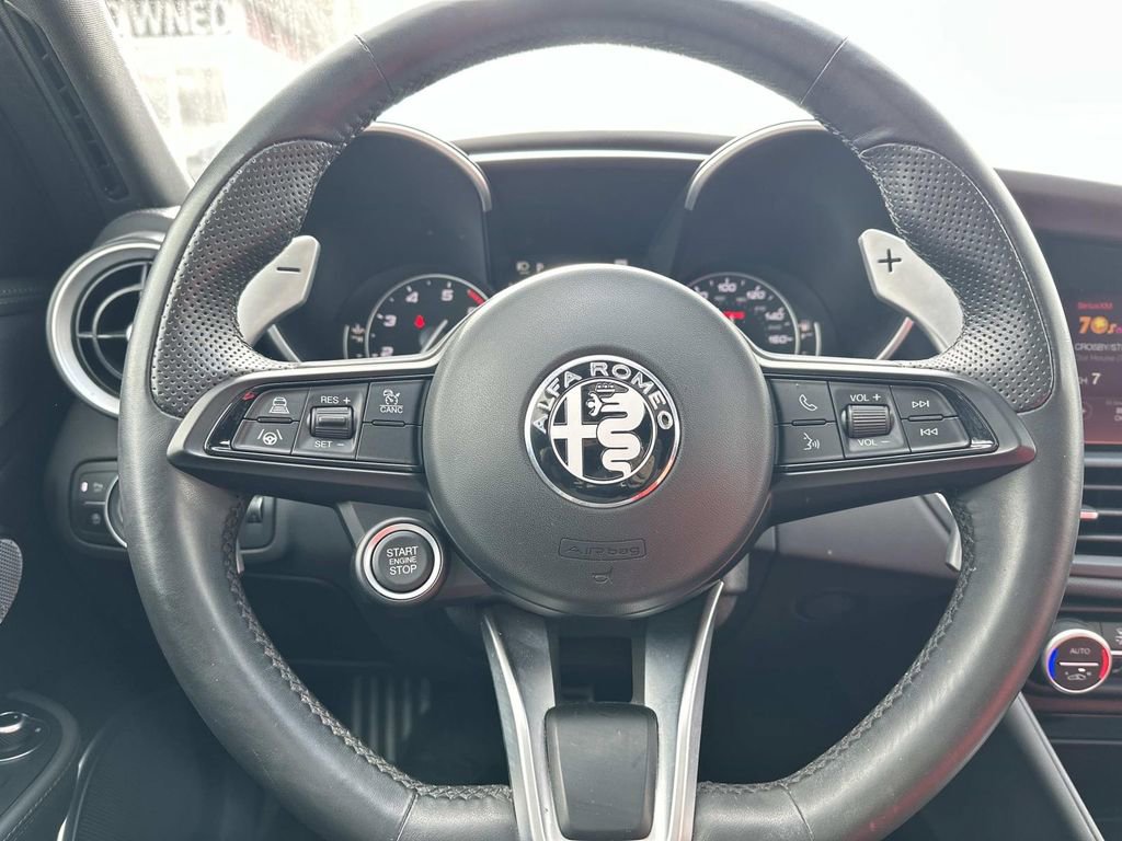 Used 2022 Alfa Romeo Giulia Veloce image 21