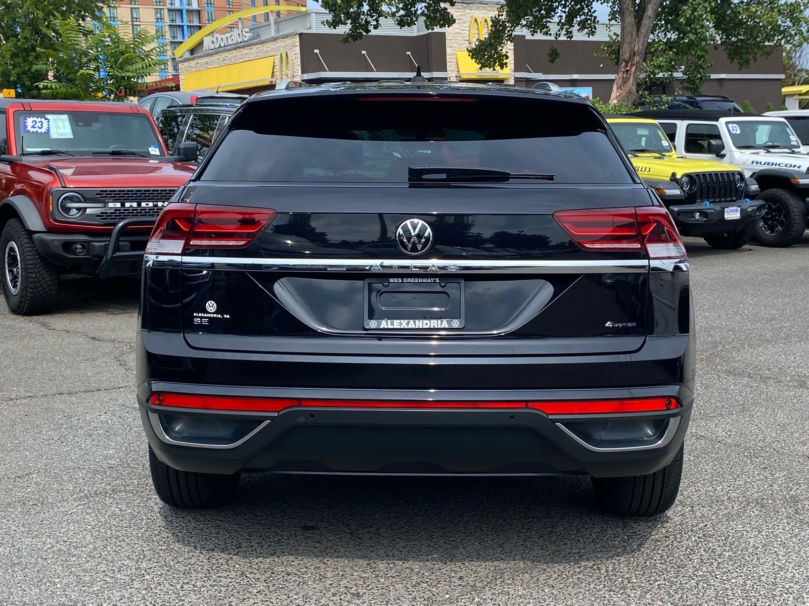 Certified 2023 Volkswagen Atlas Cross Sport SE w/ Black Wheel Package AWD/4WD image 4