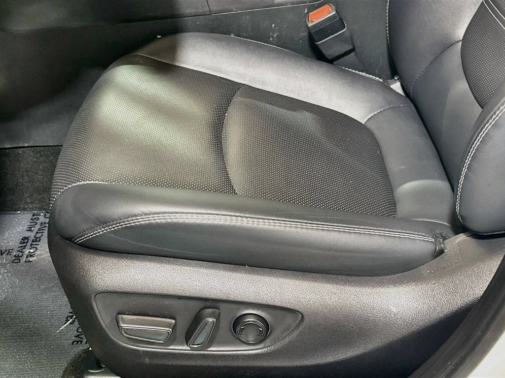Used 2025 Toyota RAV4 Limited AWD/4WD image 18