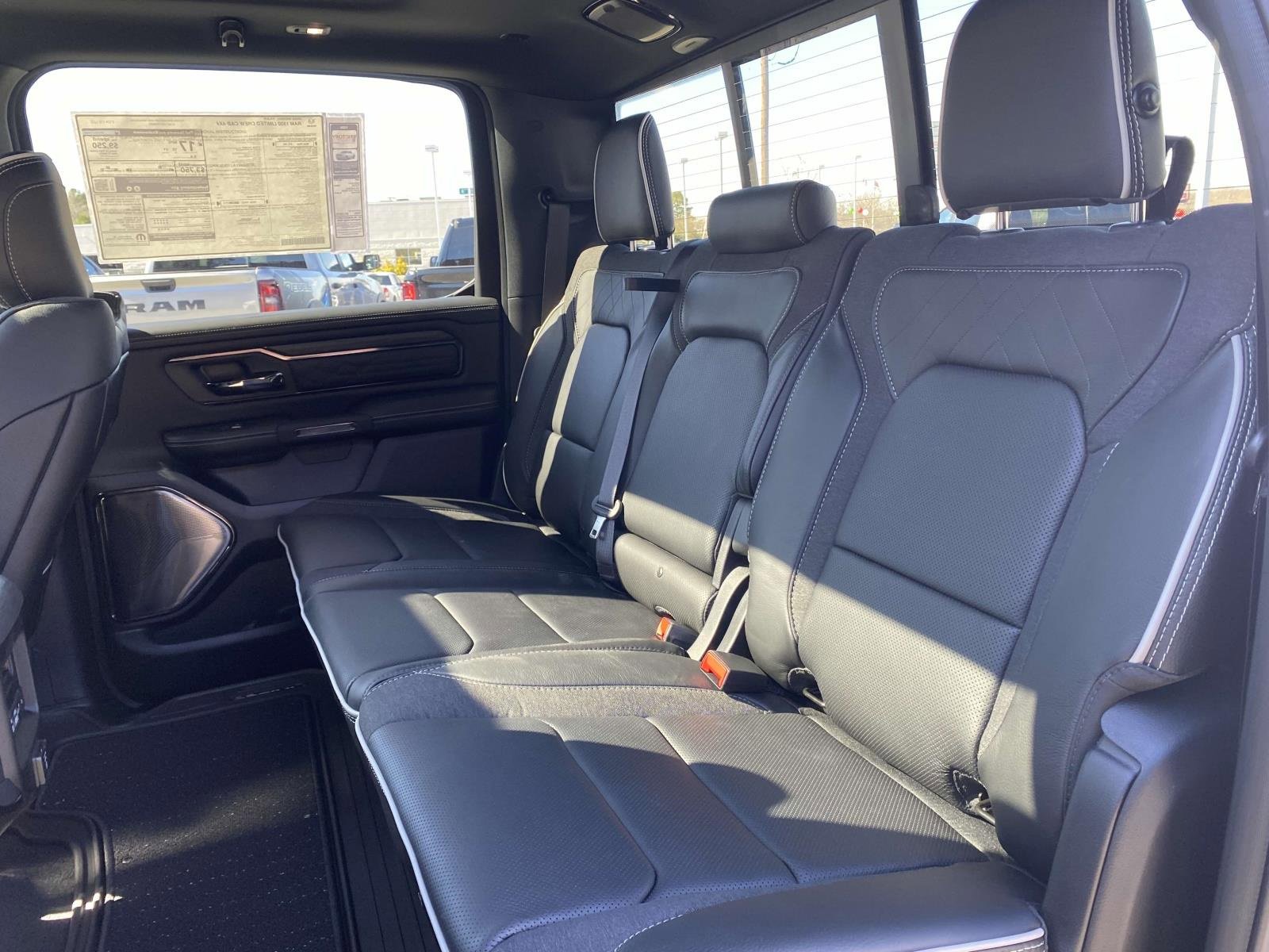 New 2025 RAM 1500 Limited image 10