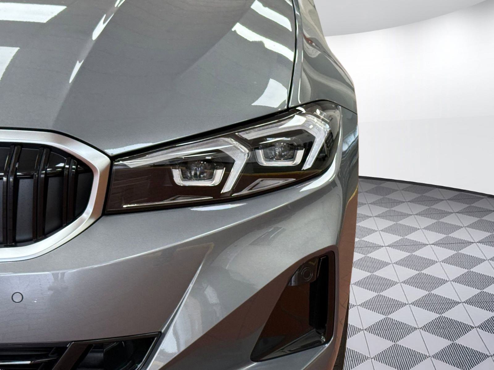 Used 2025 BMW 330i xDrive Sedan w/ Premium Package image 11