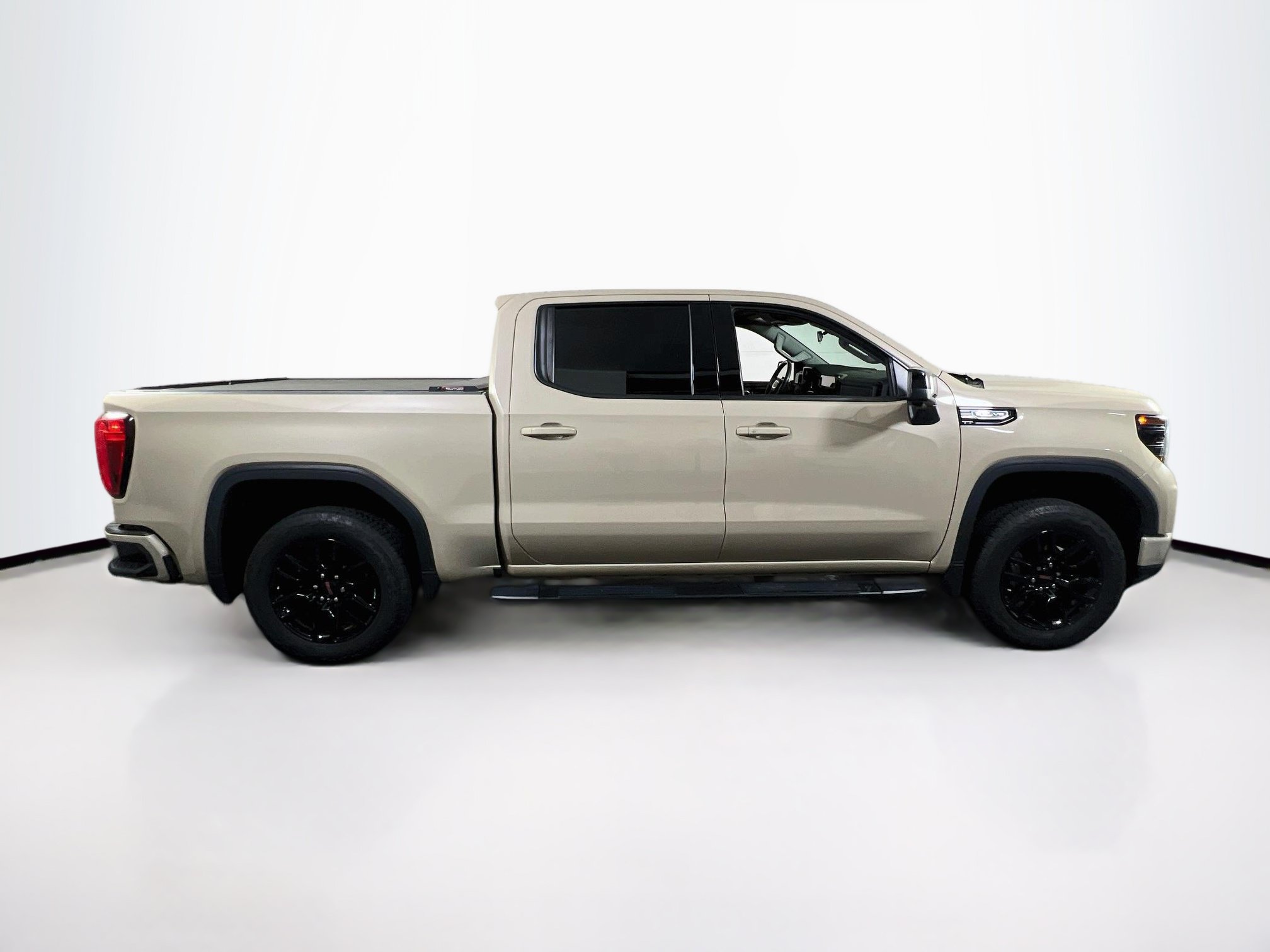 Used 2022 GMC Sierra 1500 Elevation w/ Elevation Premium Package AWD/4WD image 4