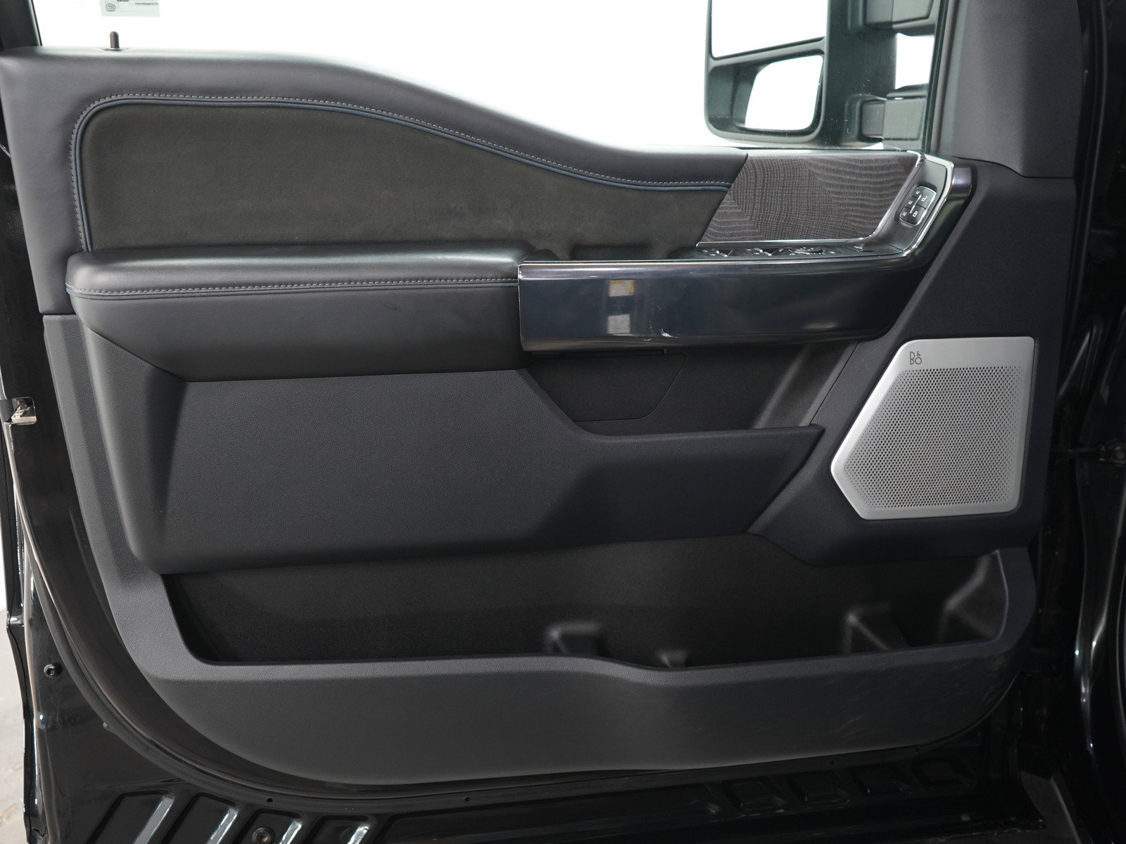 Used 2025 Ford F350 Platinum AWD/4WD image 21