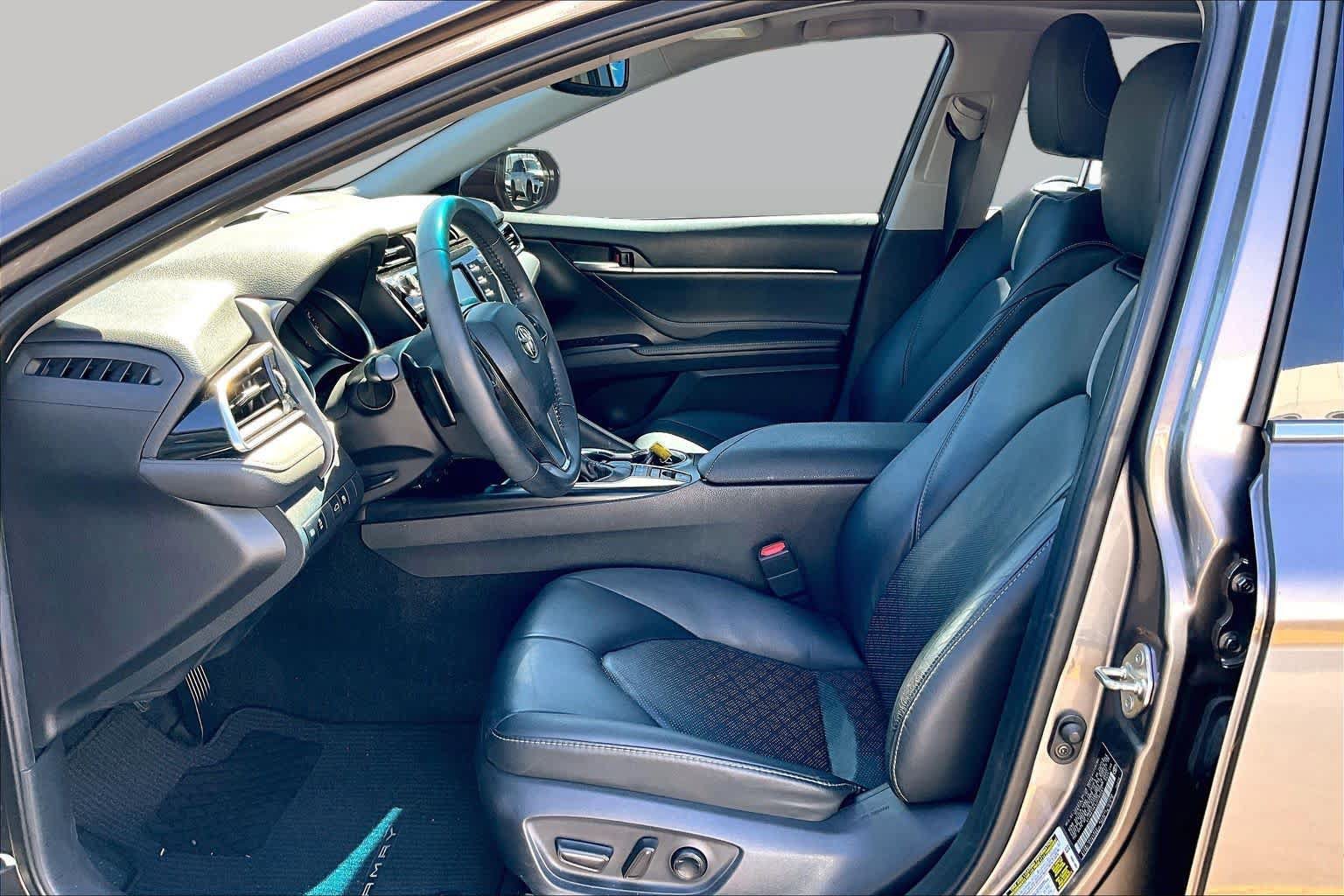 Used 2018 Toyota Camry XSE FWD image 7