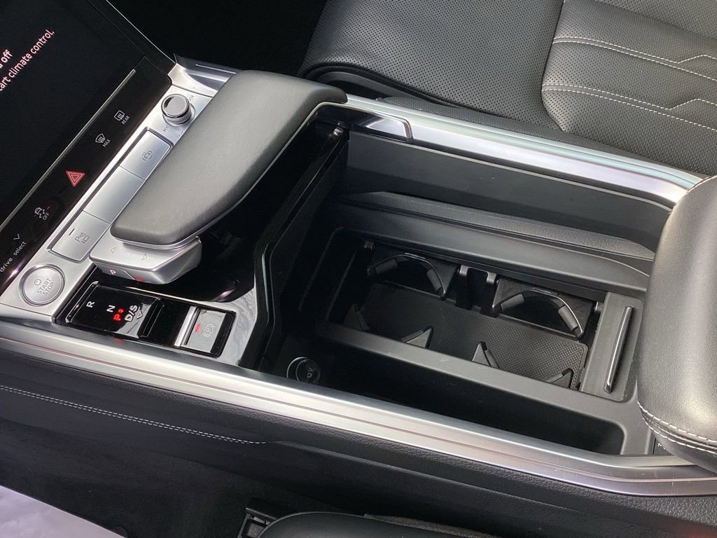 Used 2019 Audi e-tron Prestige w/ Prestige Package image 31