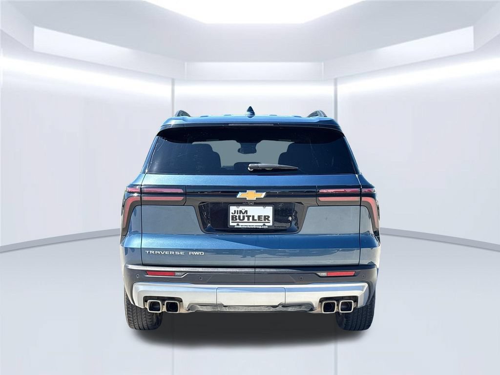 Used 2025 Chevrolet Traverse LT w/ Driver Confidence Package AWD/4WD image 5