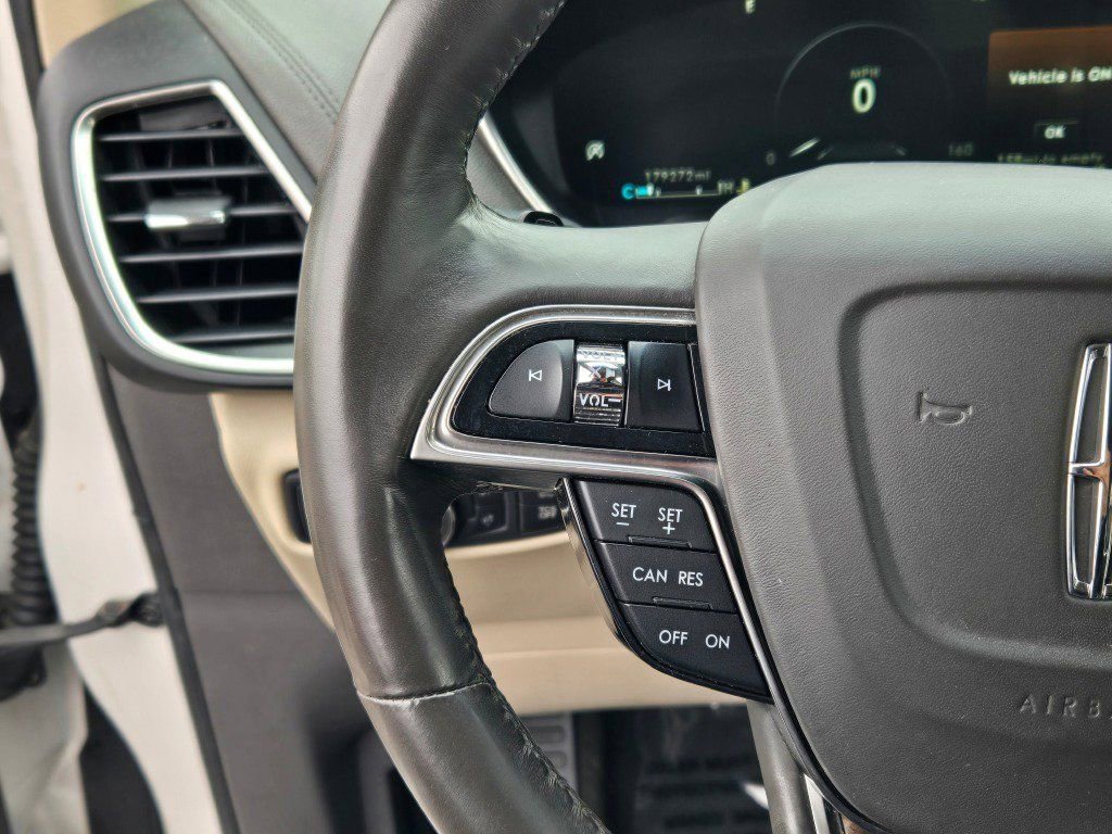 Used 2019 Lincoln Nautilus Select image 29