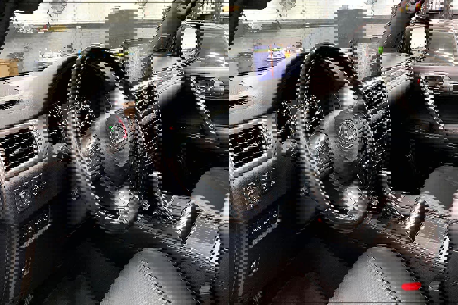 Used 2023 Lexus GX 460 Premium w/ Accessory Package image 18