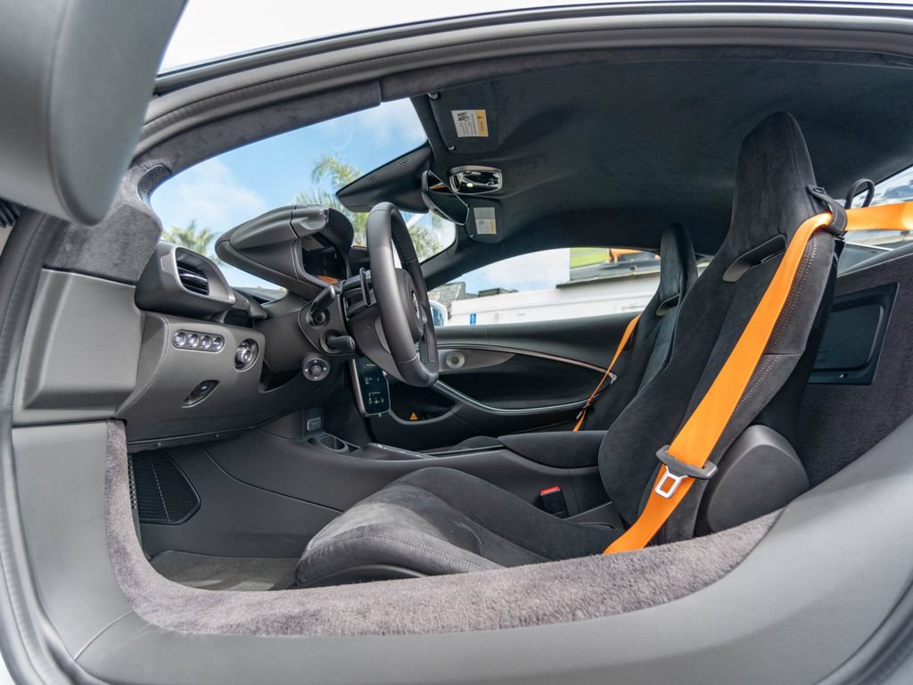 New 2026 McLaren Artura RWD image 9