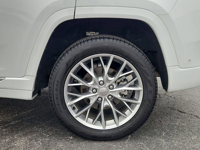 Used 2025 Jeep Grand Cherokee Summit AWD/4WD image 34