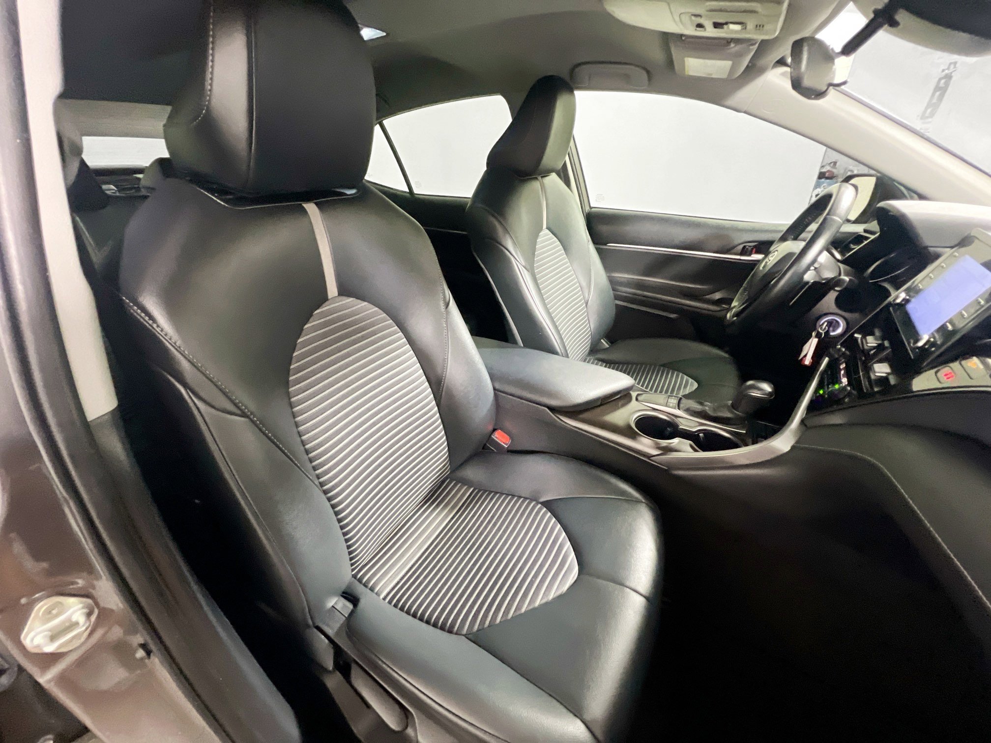 Used 2023 Toyota Camry SE image 30