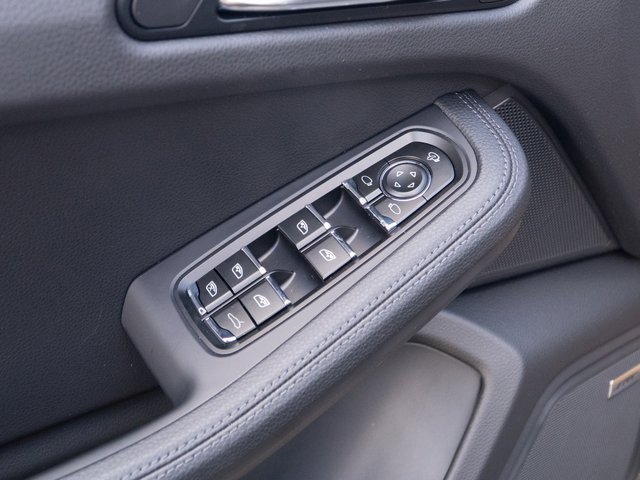 New 2026 Porsche Macan image 16