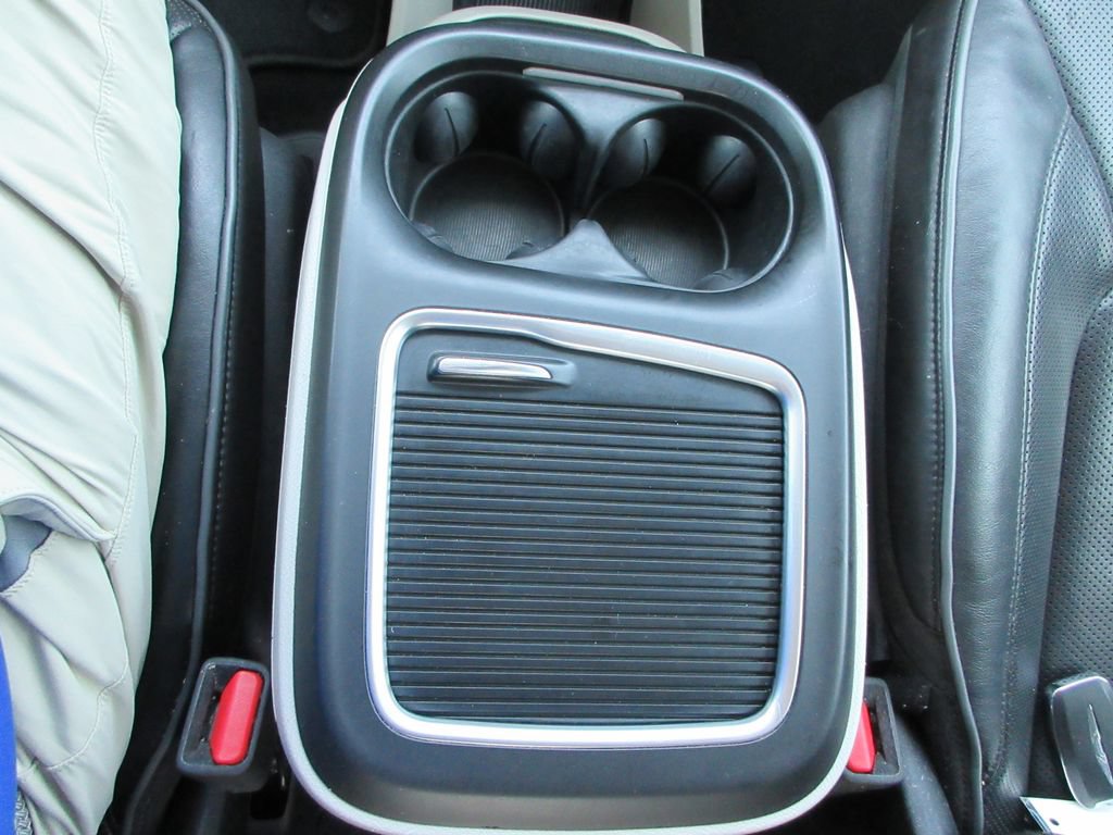 Used 2020 Chrysler Pacifica Limited FWD image 28
