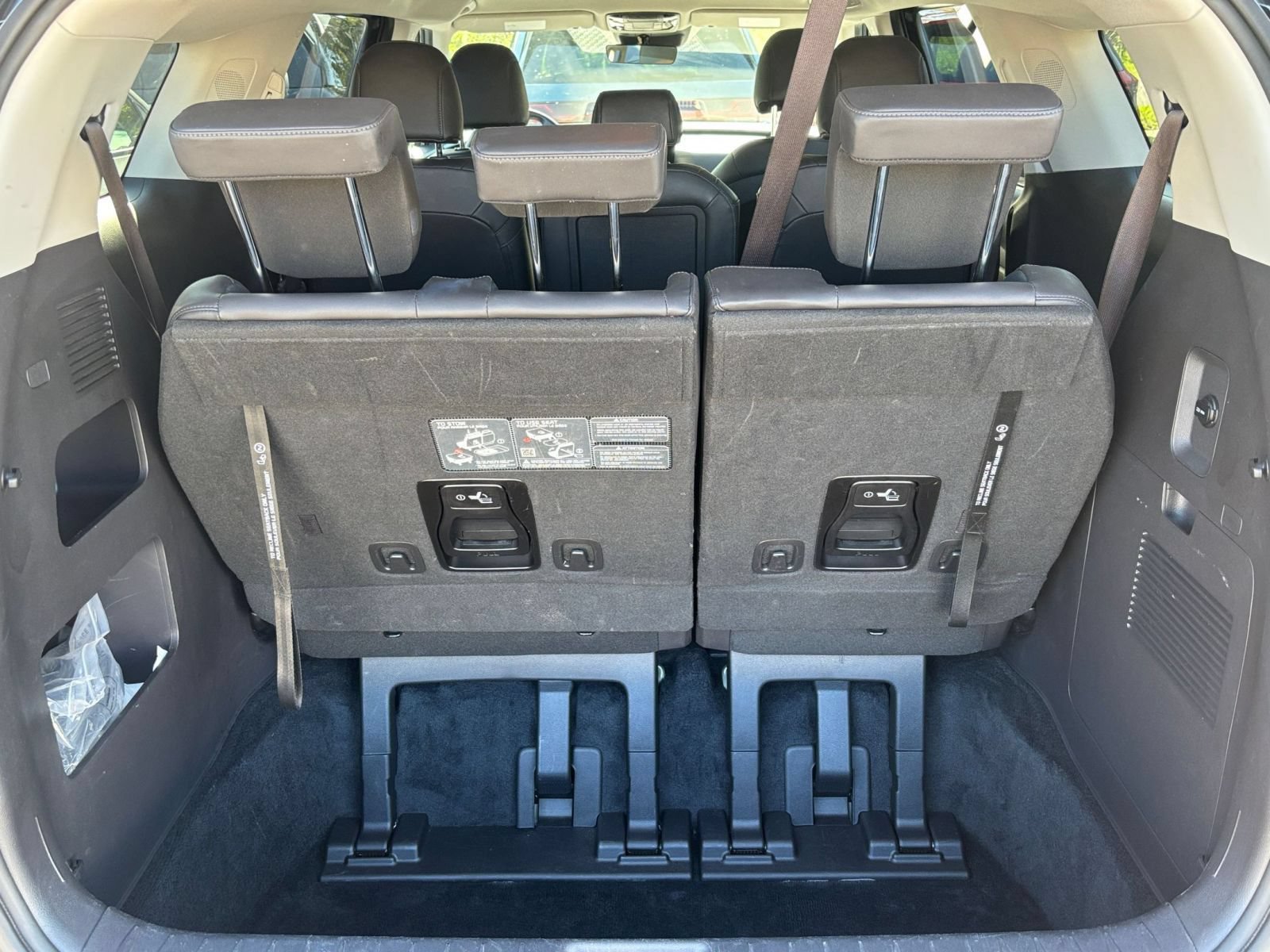 Used 2026 Kia Carnival FWD image 34