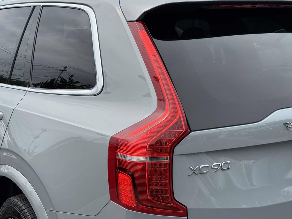 Certified 2025 Volvo XC90 T8 Plus w/ Protection Package Premier AWD/4WD image 8