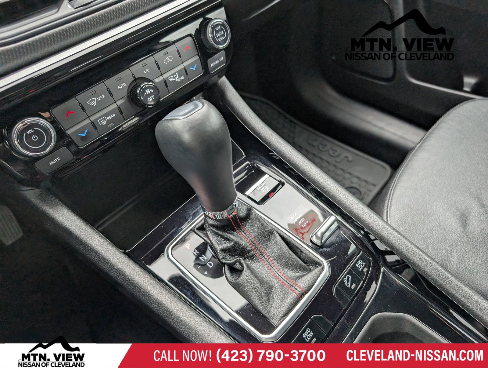 Used 2024 Jeep Compass Trailhawk image 18