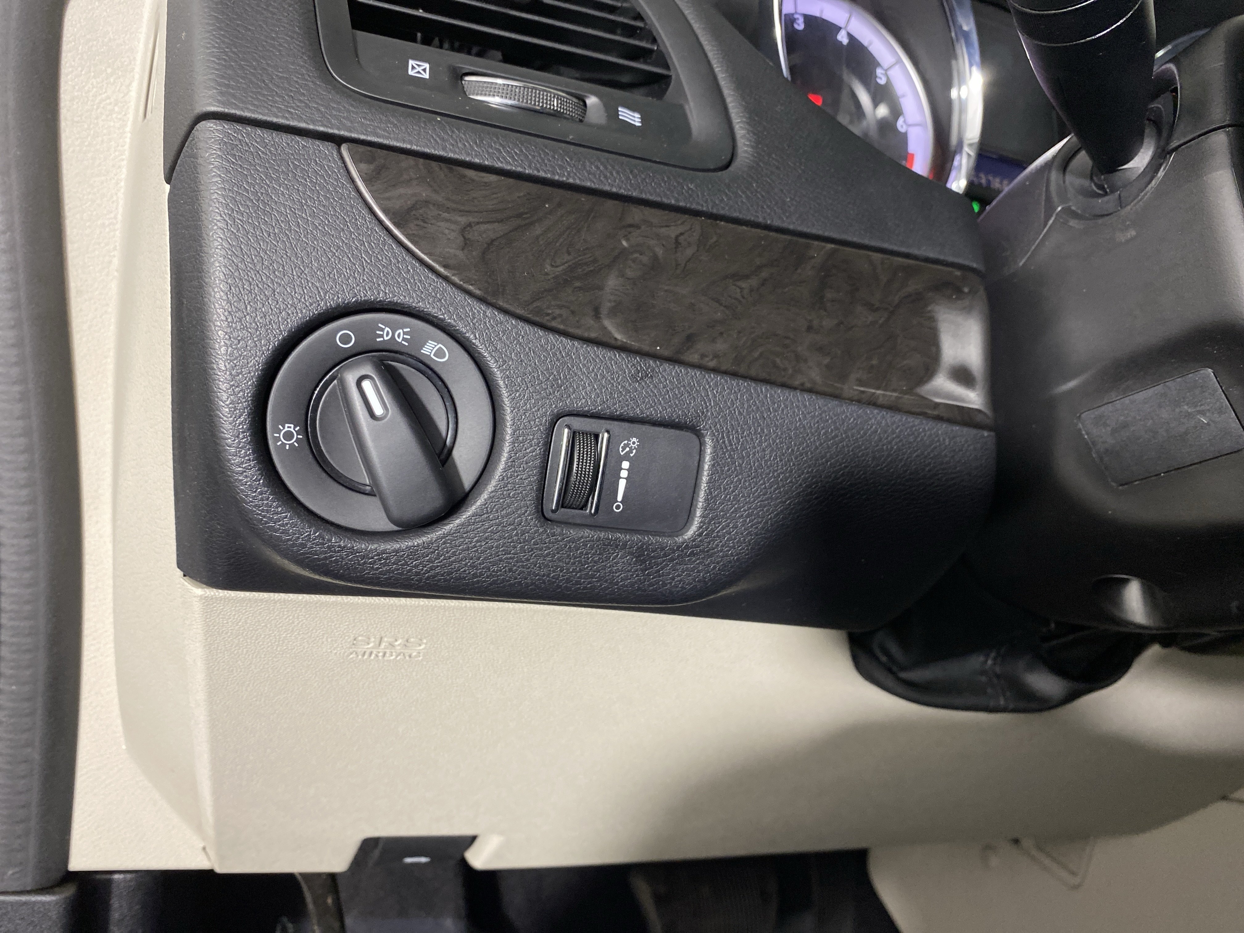 Used 2019 Dodge Grand Caravan SE w/ UConnect Hands-Free Group FWD image 23