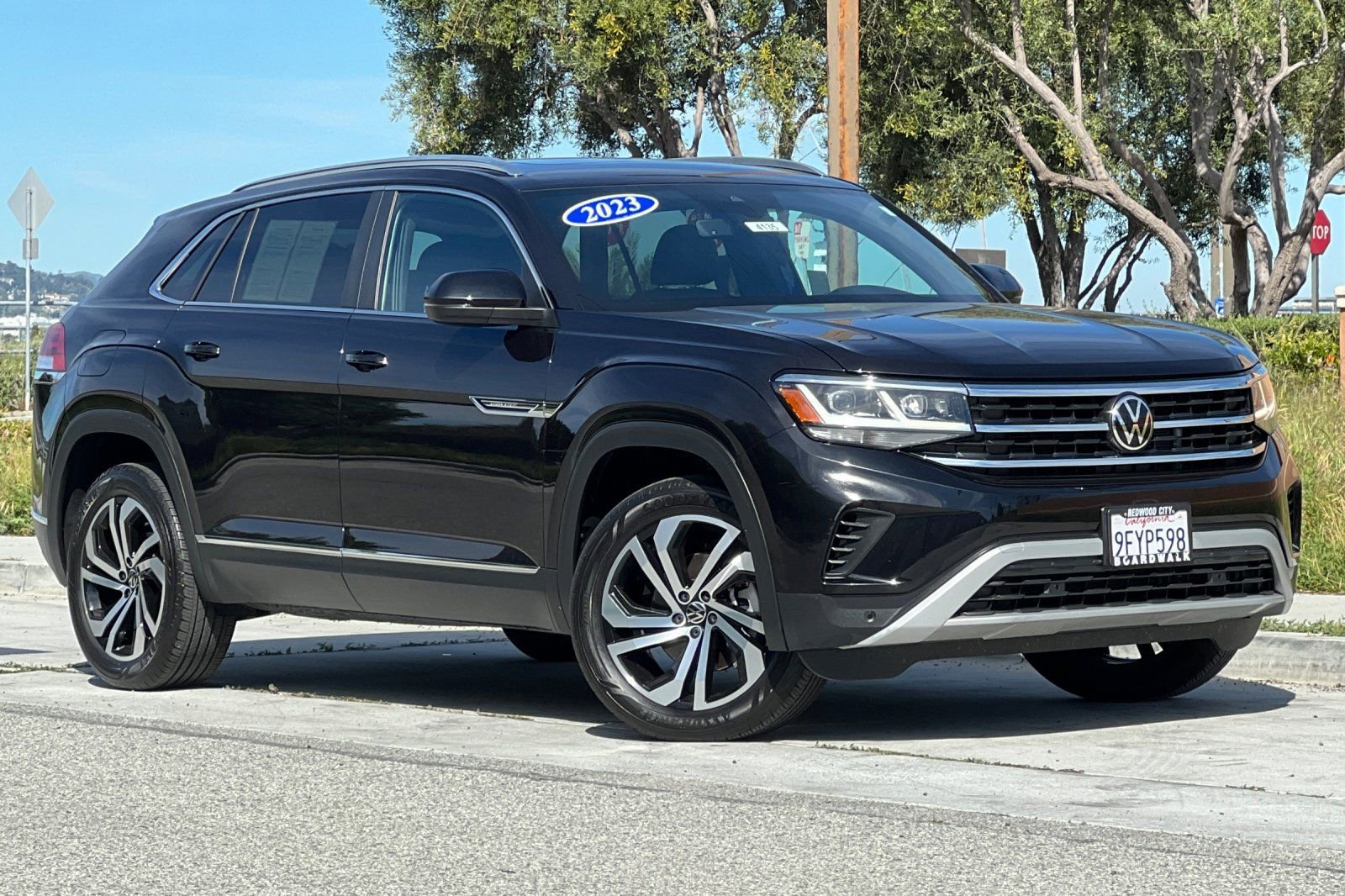Used 2023 Volkswagen Atlas Cross Sport SEL AWD/4WD image 2