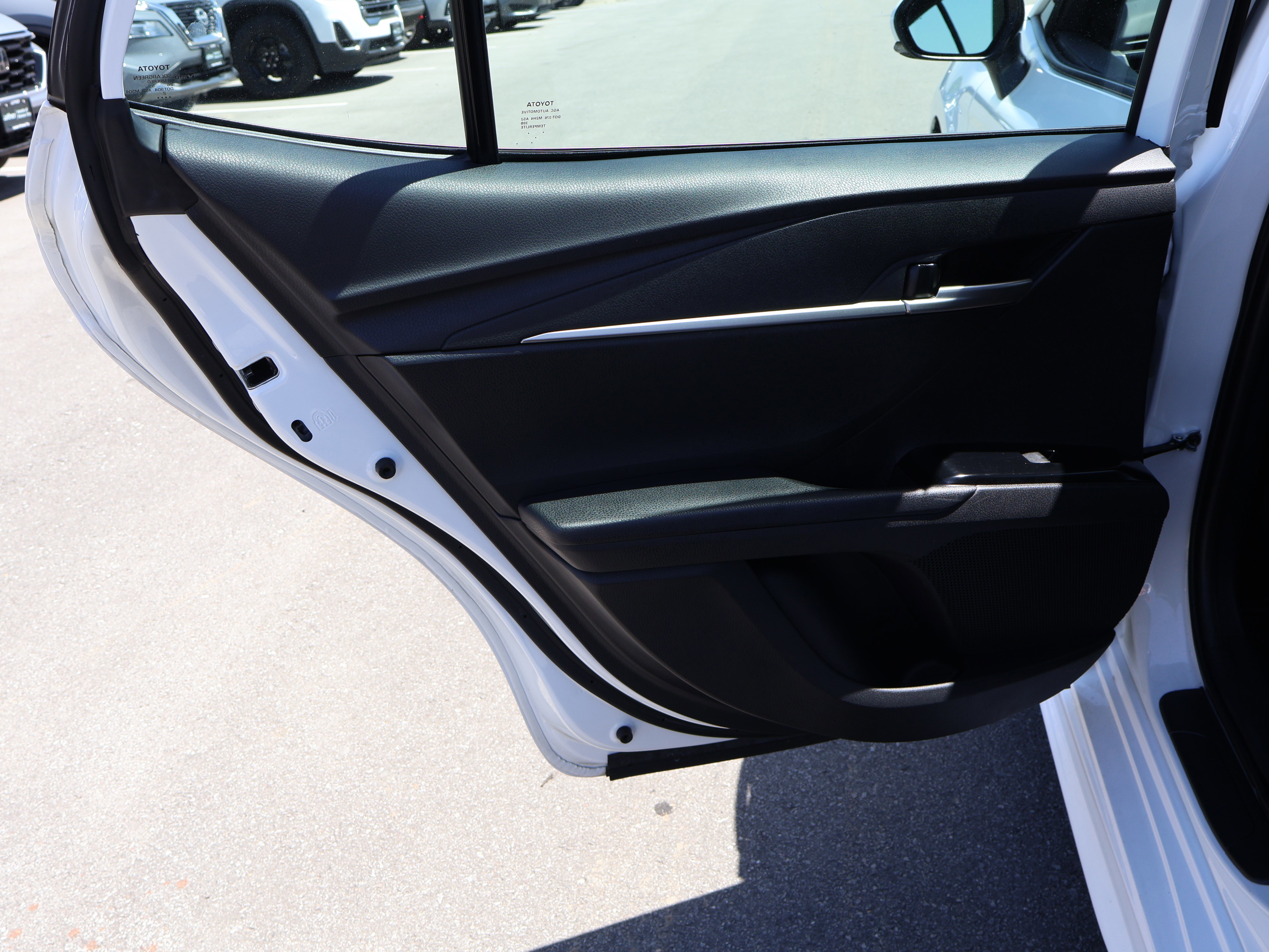 Used 2025 Toyota Camry SE FWD image 19