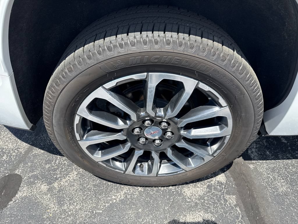 Used 2020 GMC Acadia Denali w/ Technology Package FWD image 28