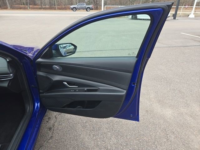 Used 2024 Hyundai Elantra Limited image 30