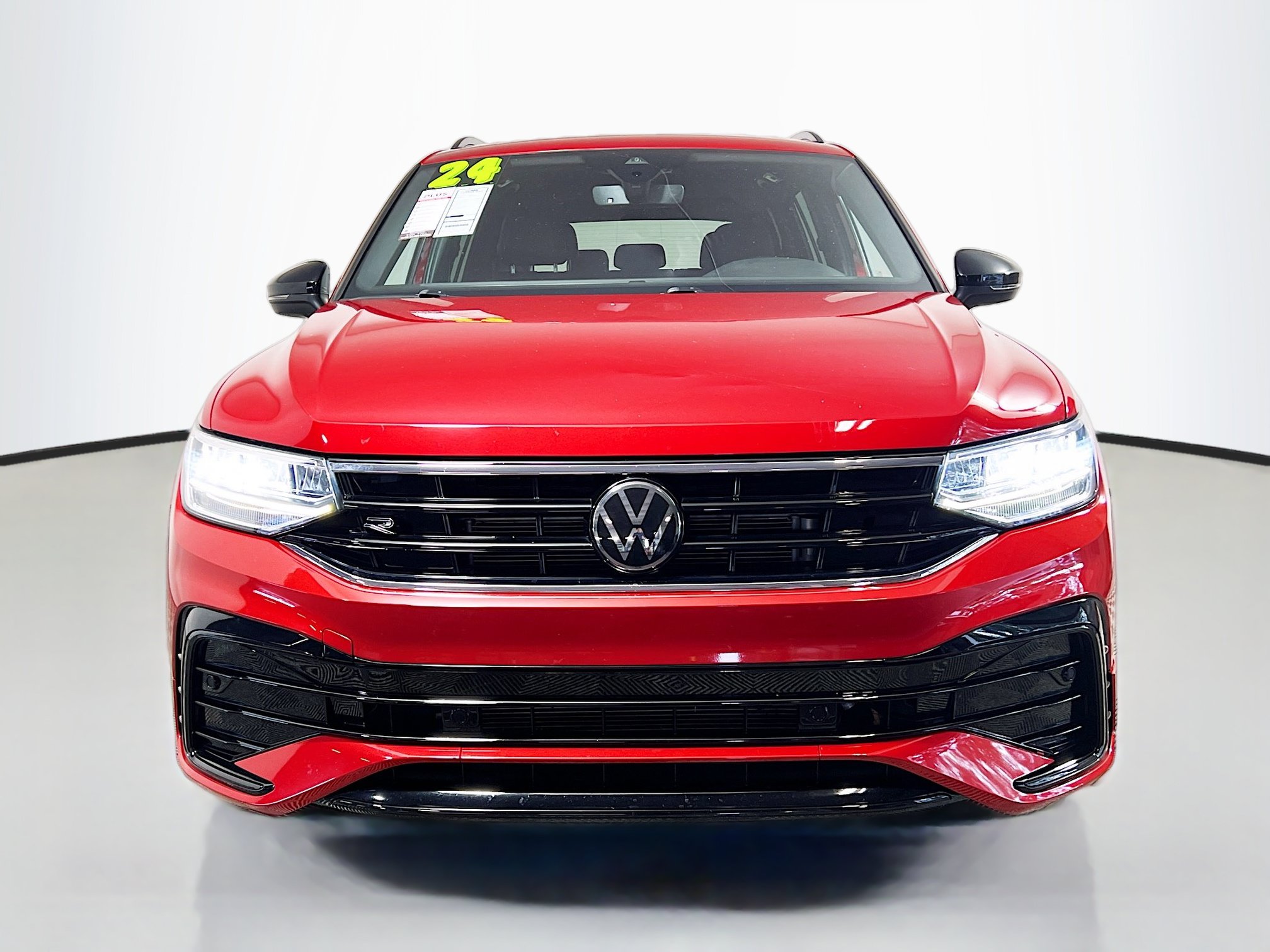 Used 2024 Volkswagen Tiguan SE R-Line FWD image 11