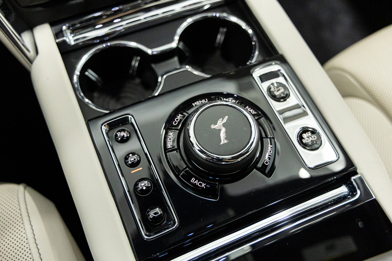 Certified 2023 Rolls-Royce Cullinan w/ Cullinan Package image 36