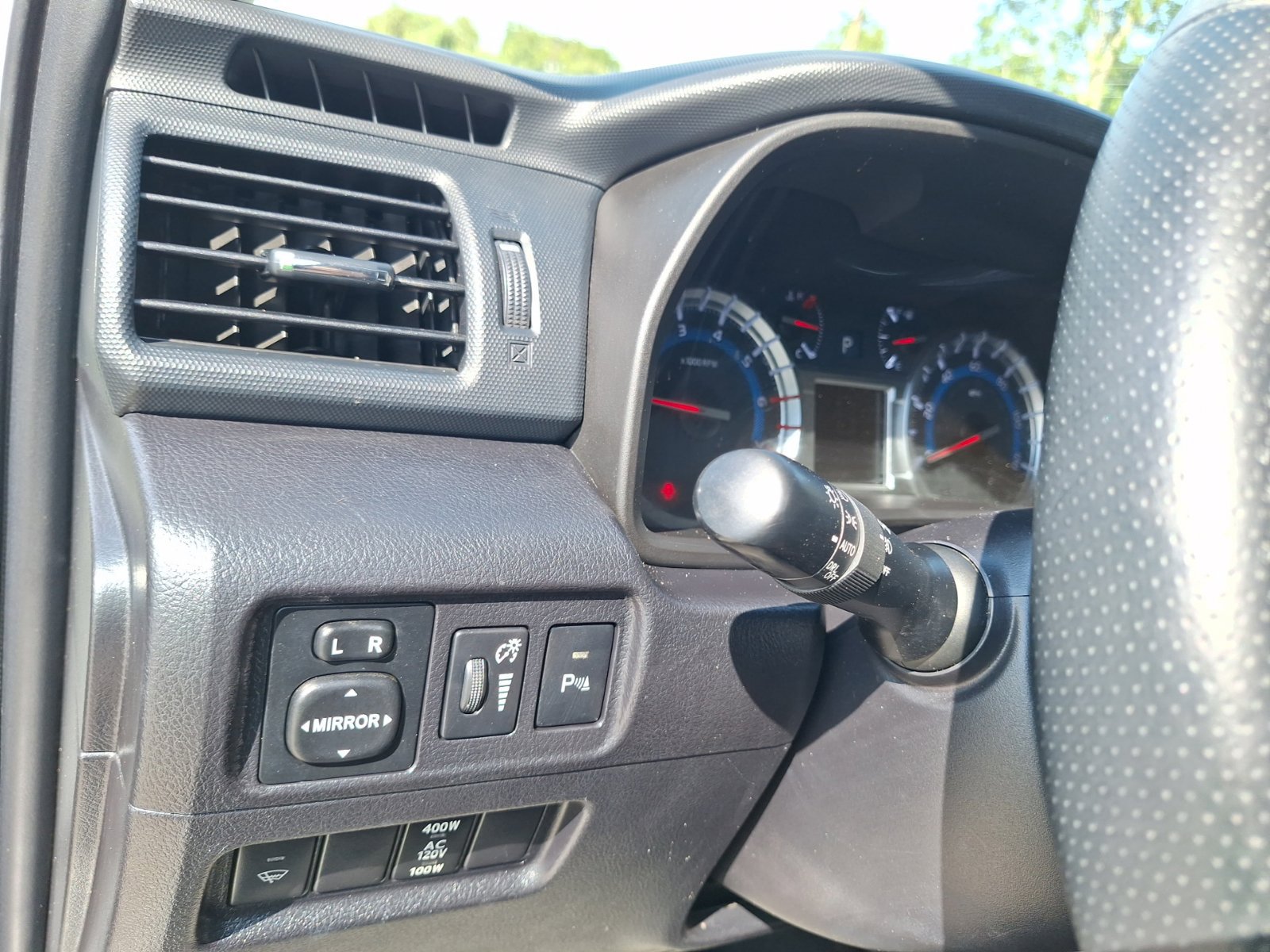 Used 2015 Toyota 4Runner Limited AWD/4WD image 17