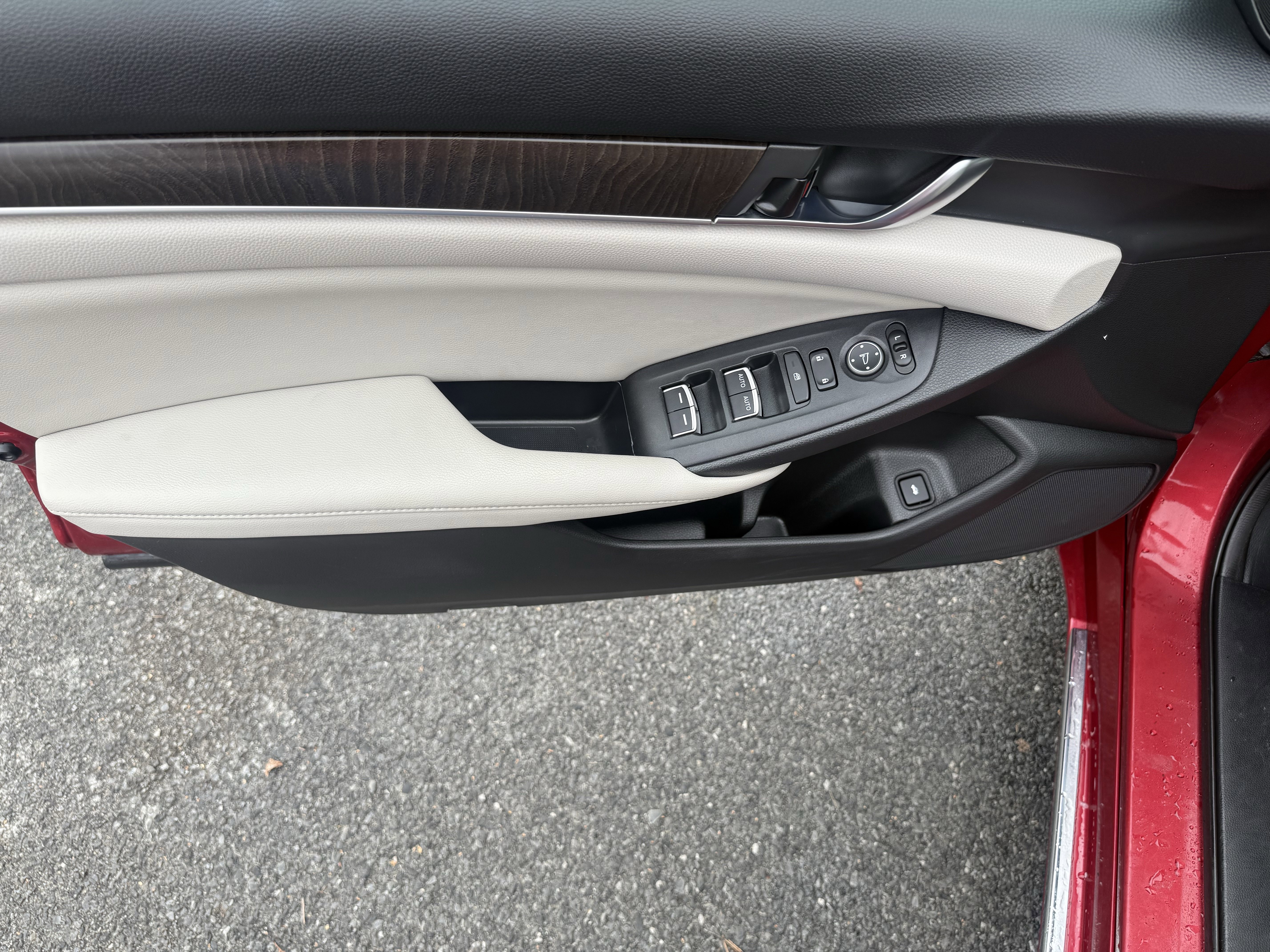 Used 2018 Honda Accord EX image 28