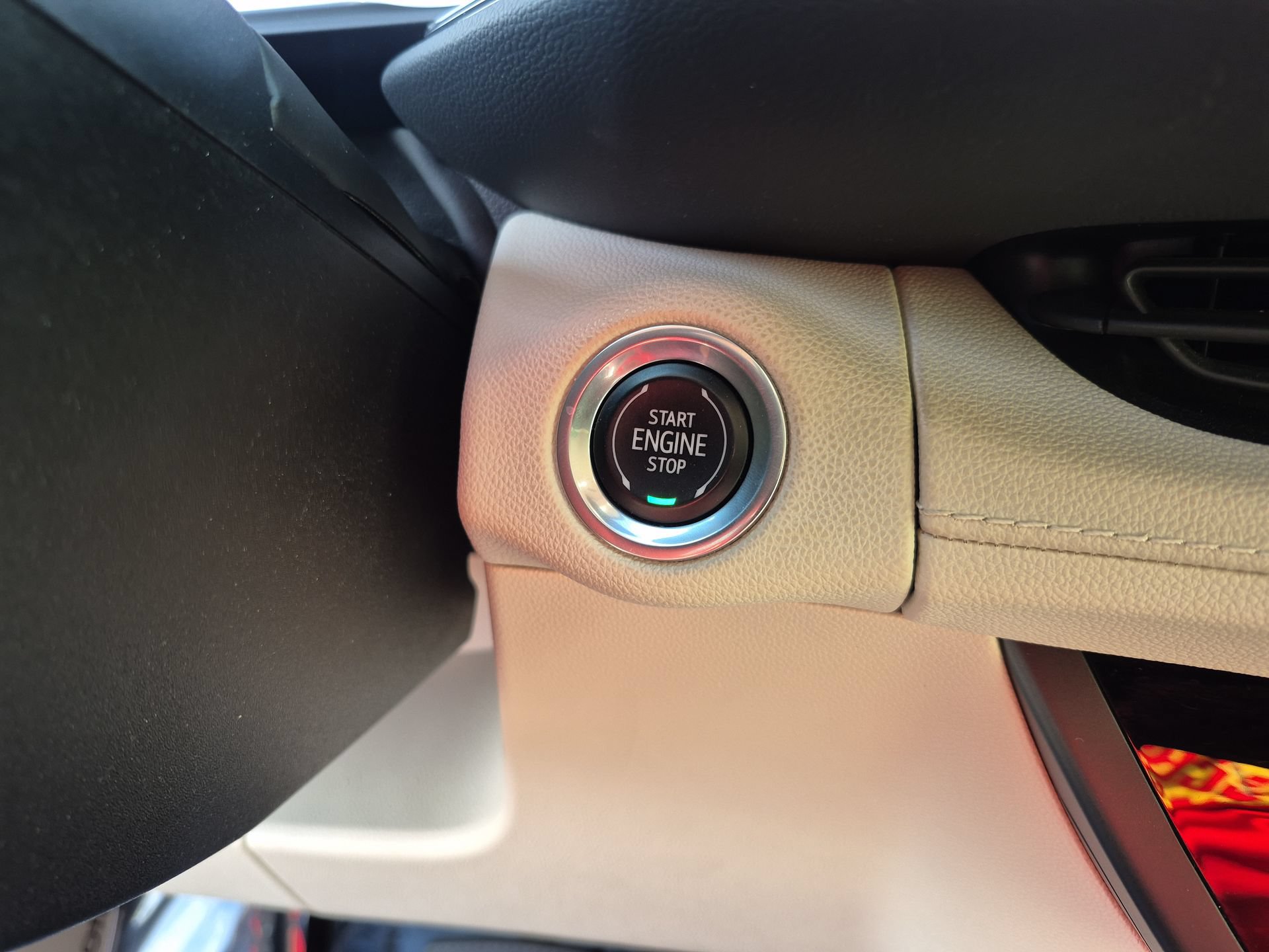 Used 2021 Buick Envision Essence w/ Technology Package I AWD/4WD image 18