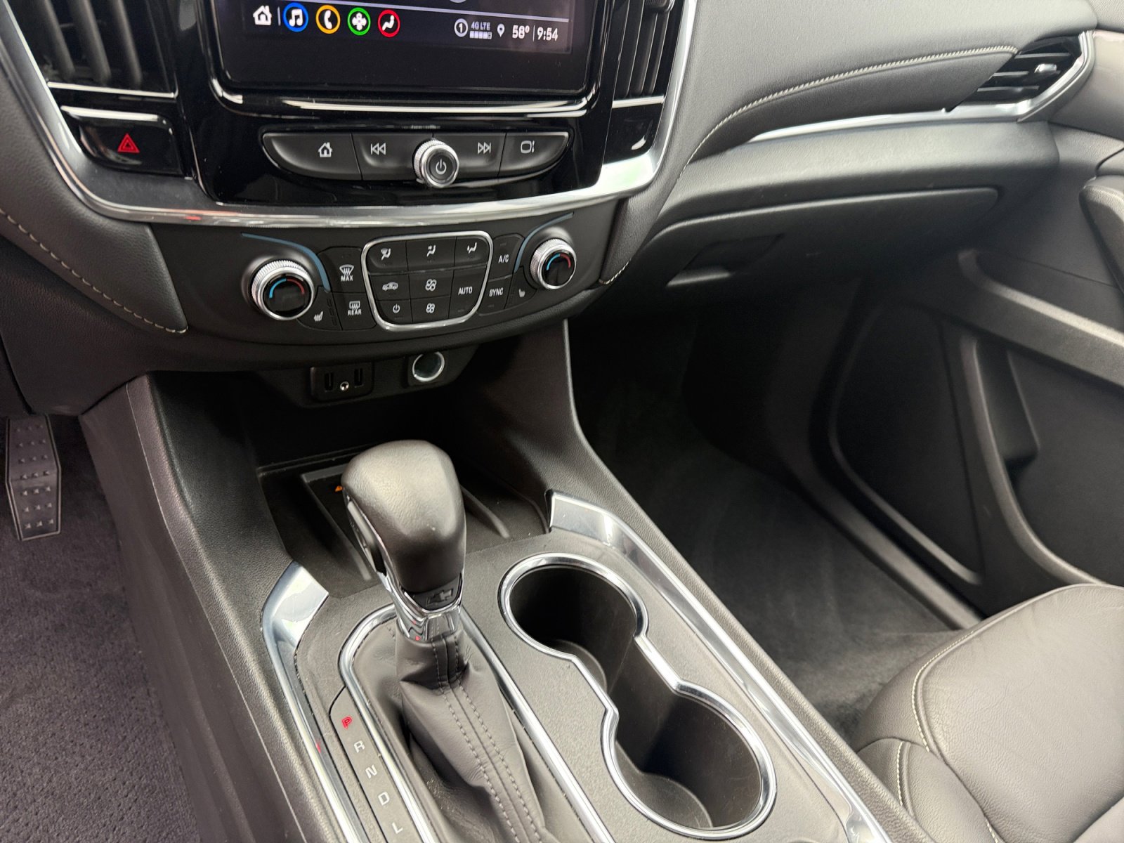 Used 2022 Chevrolet Traverse LT image 13